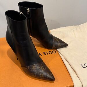 Louis Vuitton Black and Monogram Designer Ankle Boots. Size 39.5 Authentic